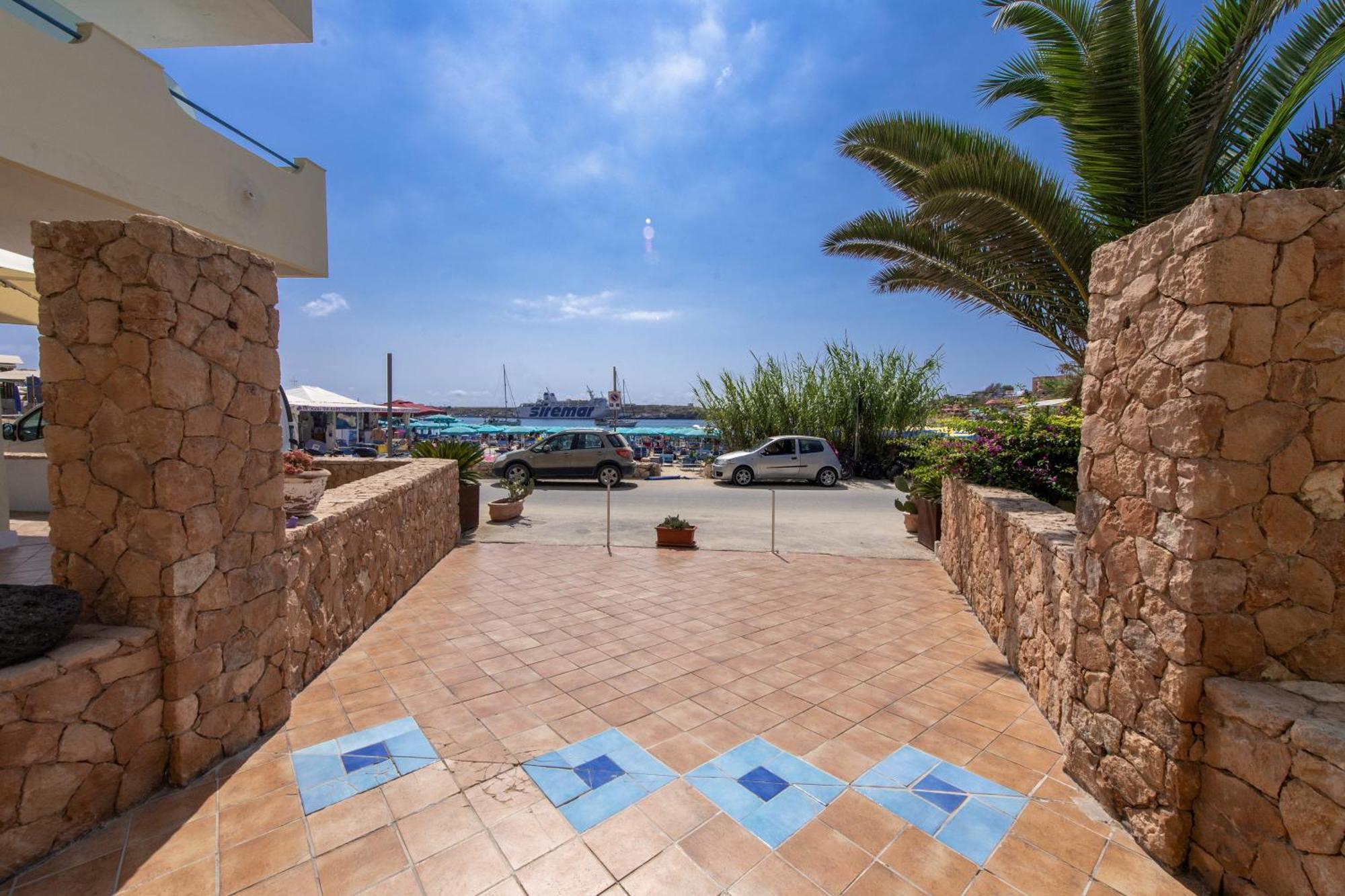 Hotel Baia Turchese Đảo Đảo Lampedusa Ngoại thất bức ảnh